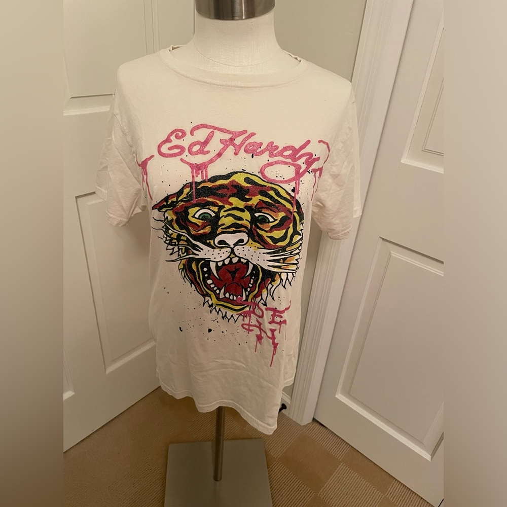 Ed Hardy, size medium, design/brand name on tshirt